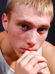 Sporty twink poses with his sexy underpants off