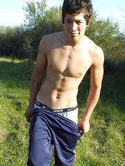 Sporty twink poses with his sexy underpants off