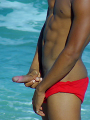 Sporty latino twink rubs his muscled ass outdoors