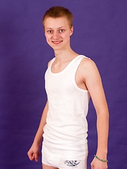 Matthew Philipps, hot 18 y.o. straight boy shows body